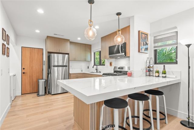 3007 3009 S Hobart Boulevard, Los Angeles, CA 90018