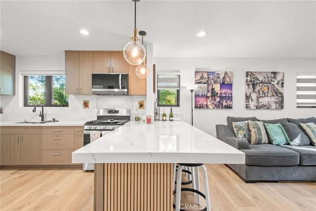 3007 3009 S Hobart Boulevard, Los Angeles, CA 90018