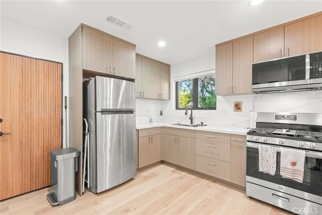 3007 3009 S Hobart Boulevard, Los Angeles, CA 90018