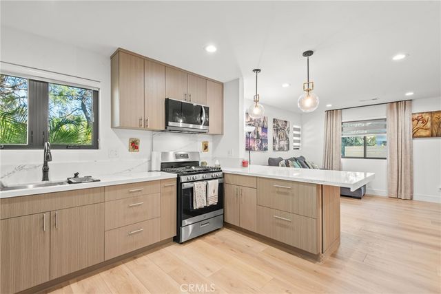 3007 3009 S Hobart Boulevard, Los Angeles, CA 90018