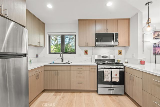 3007 3009 S Hobart Boulevard, Los Angeles, CA 90018