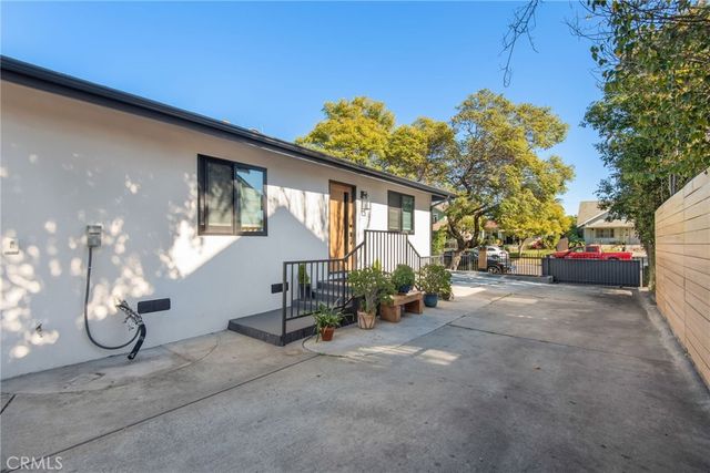 3007 3009 S Hobart Boulevard, Los Angeles, CA 90018