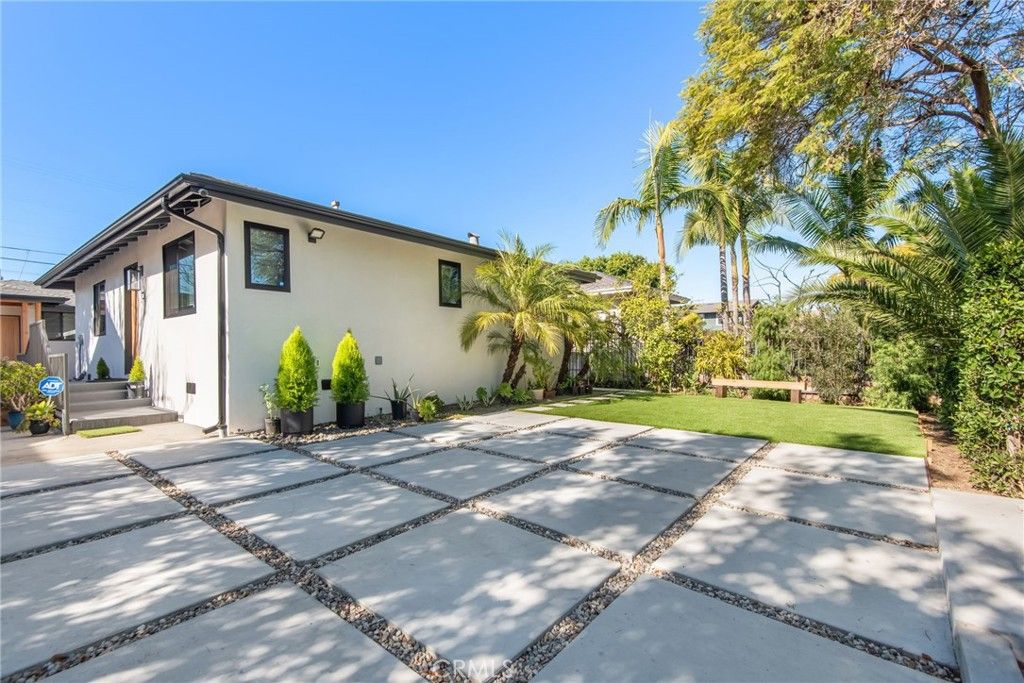 3007 3009 S Hobart Boulevard, Los Angeles, CA 90018