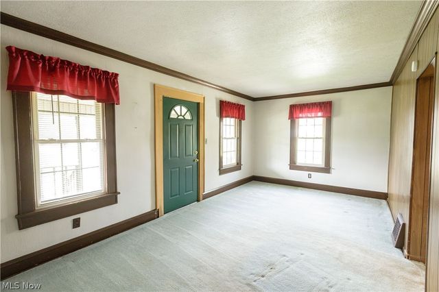 518 Hoover Place SE, Hartville, OH 44632