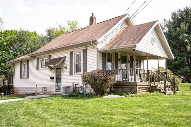 518 Hoover Place SE, Hartville, OH 44632
