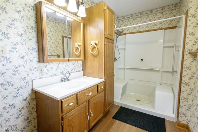 518 Hoover Place SE, Hartville, OH 44632