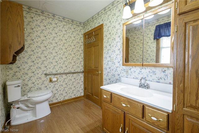 518 Hoover Place SE, Hartville, OH 44632