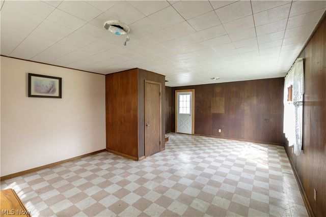518 Hoover Place SE, Hartville, OH 44632