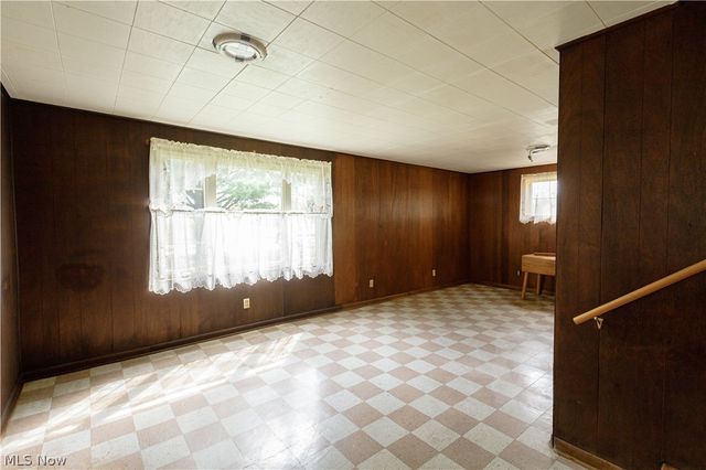 518 Hoover Place SE, Hartville, OH 44632