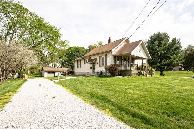 518 Hoover Place SE, Hartville, OH 44632