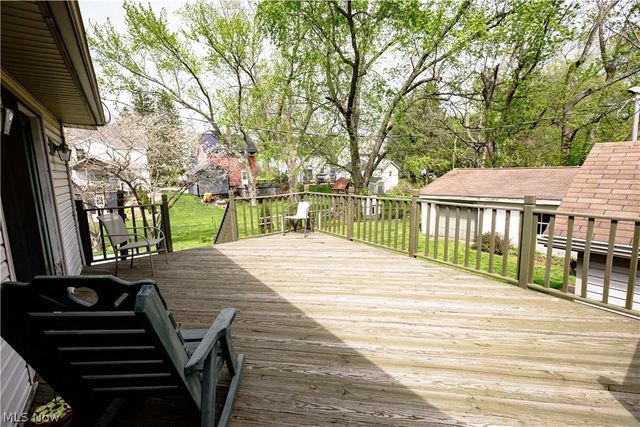 518 Hoover Place SE, Hartville, OH 44632