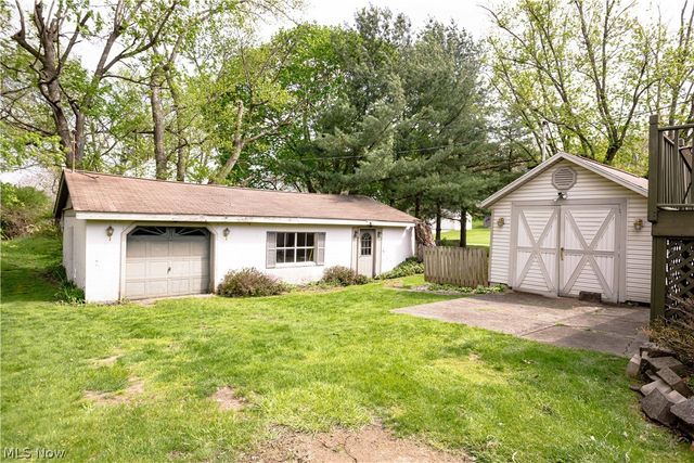 518 Hoover Place SE, Hartville, OH 44632