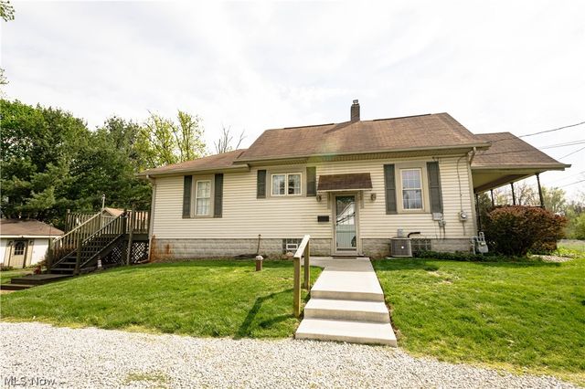 518 Hoover Place SE, Hartville, OH 44632