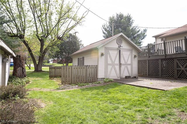 518 Hoover Place SE, Hartville, OH 44632