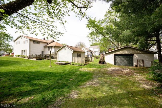 518 Hoover Place SE, Hartville, OH 44632