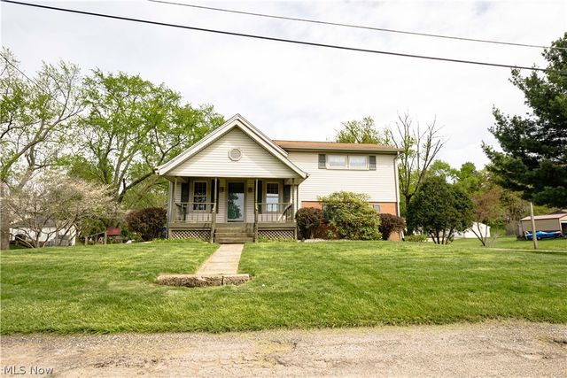 518 Hoover Place SE, Hartville, OH 44632