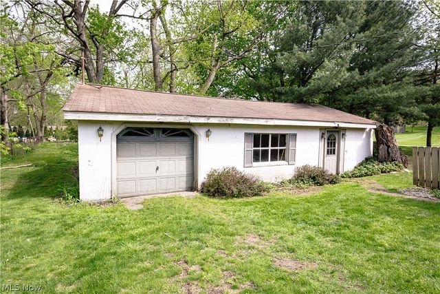 518 Hoover Place SE, Hartville, OH 44632