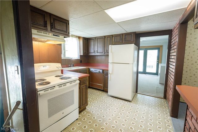 518 Hoover Place SE, Hartville, OH 44632