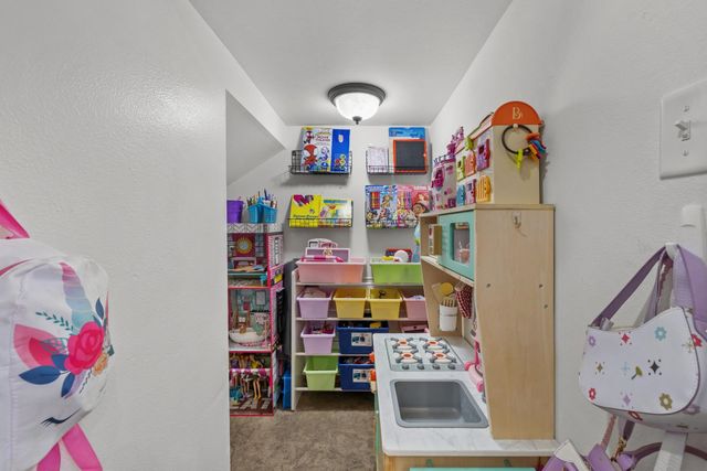 117 7th St SE, Minot, ND 58701