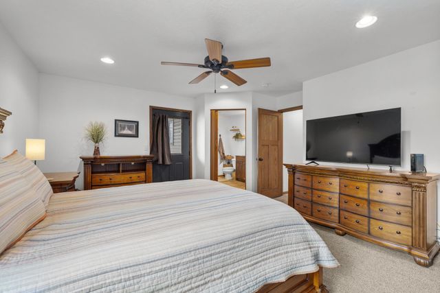 117 7th St SE, Minot, ND 58701