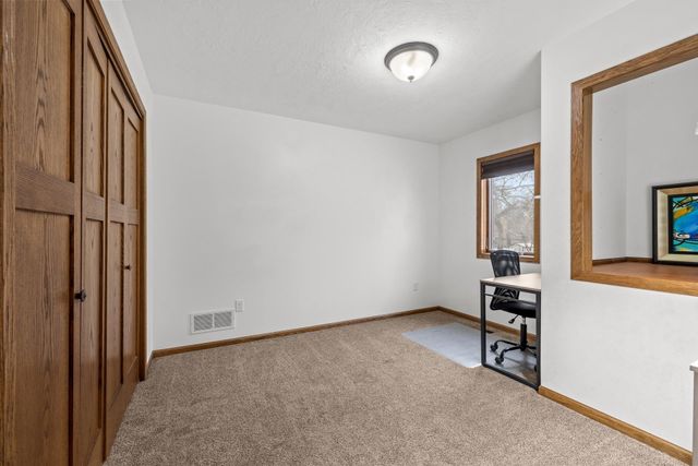 117 7th St SE, Minot, ND 58701