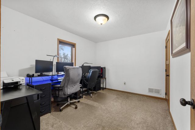 117 7th St SE, Minot, ND 58701