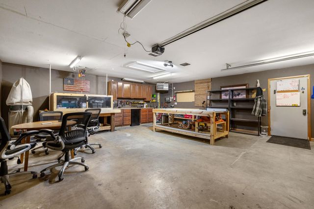 117 7th St SE, Minot, ND 58701