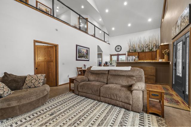 117 7th St SE, Minot, ND 58701