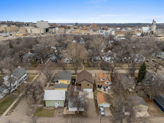117 7th St SE, Minot, ND 58701