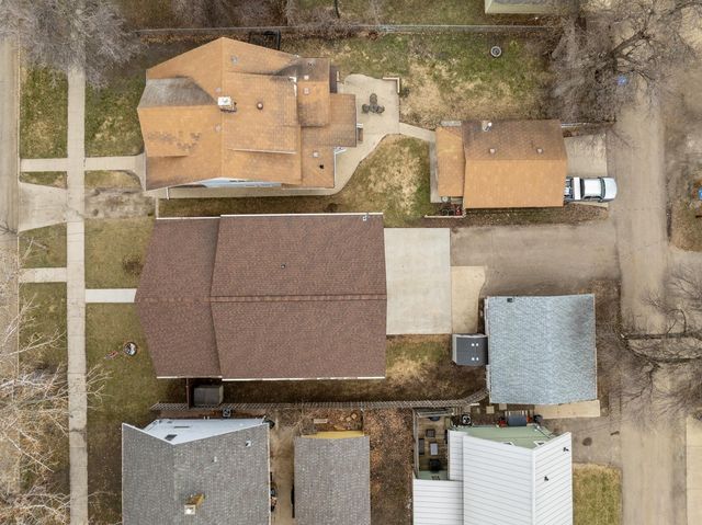 117 7th St SE, Minot, ND 58701