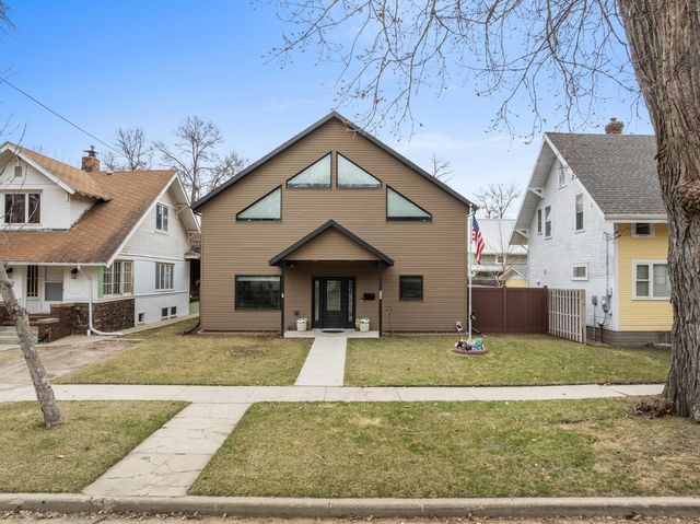117 7th St SE, Minot, ND 58701