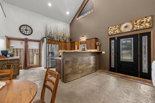117 7th St SE, Minot, ND 58701