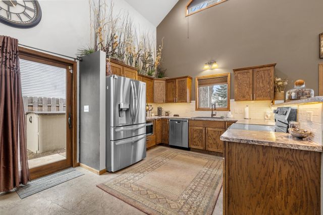 117 7th St SE, Minot, ND 58701