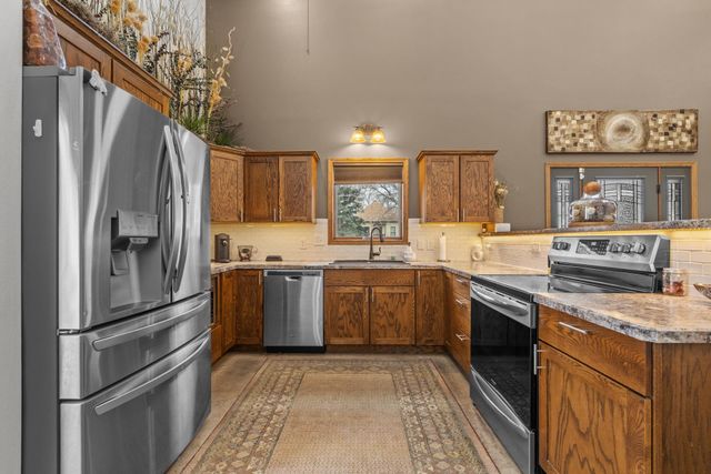 117 7th St SE, Minot, ND 58701