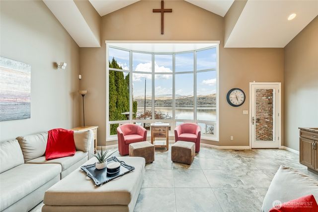 4102 US Highway 97A, Chelan, WA 98816