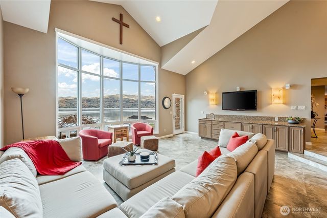 4102 US Highway 97A, Chelan, WA 98816