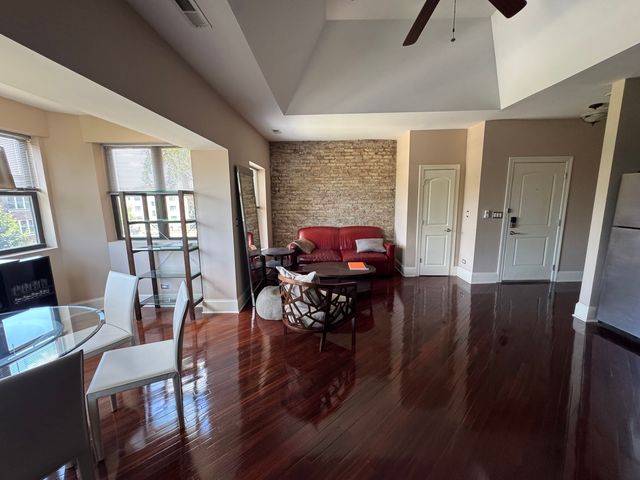 4819 S Prairie Avenue 3, Chicago, IL 60615