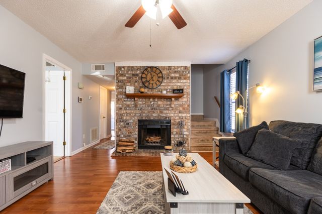 100 Deerpoint Ln, Hendersonville, TN 37075