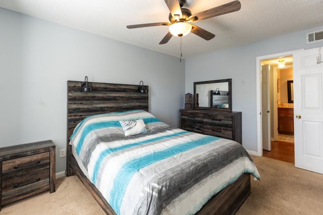 100 Deerpoint Ln, Hendersonville, TN 37075