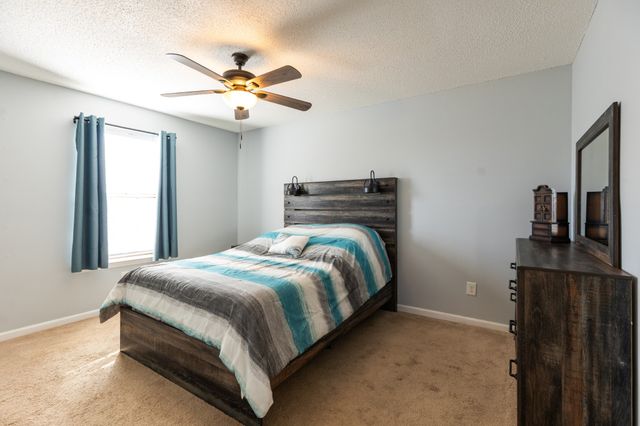 100 Deerpoint Ln, Hendersonville, TN 37075