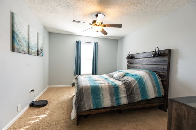 100 Deerpoint Ln, Hendersonville, TN 37075