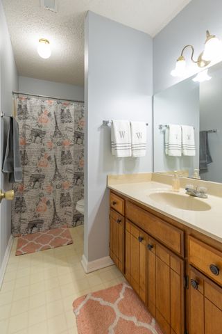 100 Deerpoint Ln, Hendersonville, TN 37075