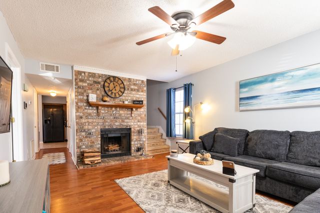 100 Deerpoint Ln, Hendersonville, TN 37075