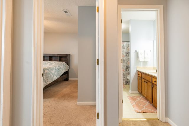 100 Deerpoint Ln, Hendersonville, TN 37075