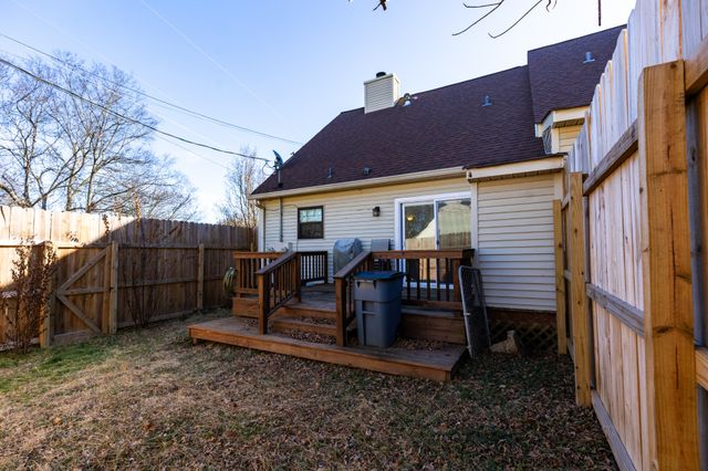 100 Deerpoint Ln, Hendersonville, TN 37075