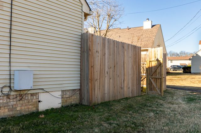 100 Deerpoint Ln, Hendersonville, TN 37075