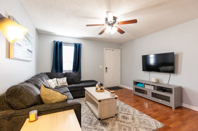 100 Deerpoint Ln, Hendersonville, TN 37075