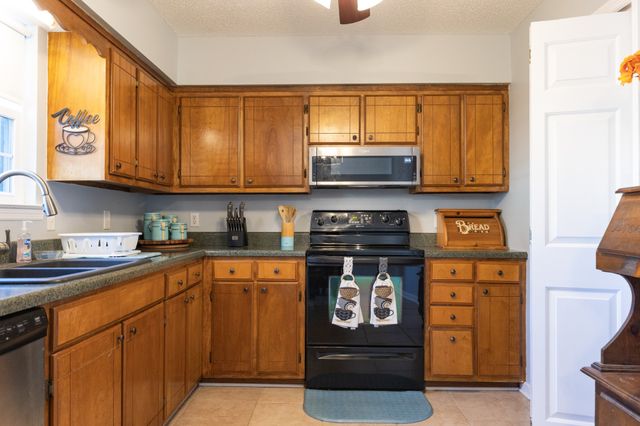 100 Deerpoint Ln, Hendersonville, TN 37075