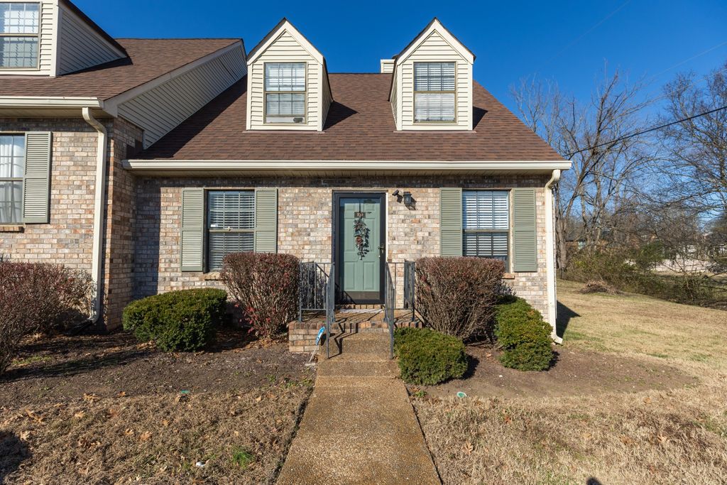 100 Deerpoint Ln, Hendersonville, TN 37075