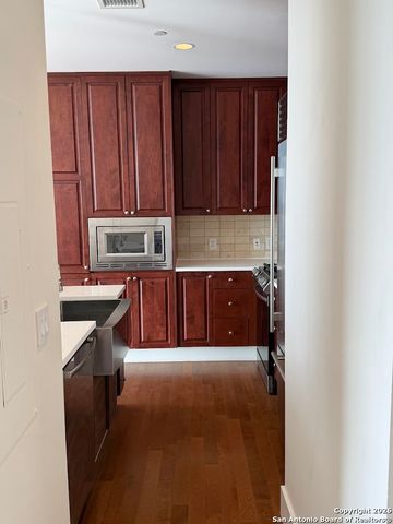 610 E Market St Unit 2803, San Antonio, TX 78205